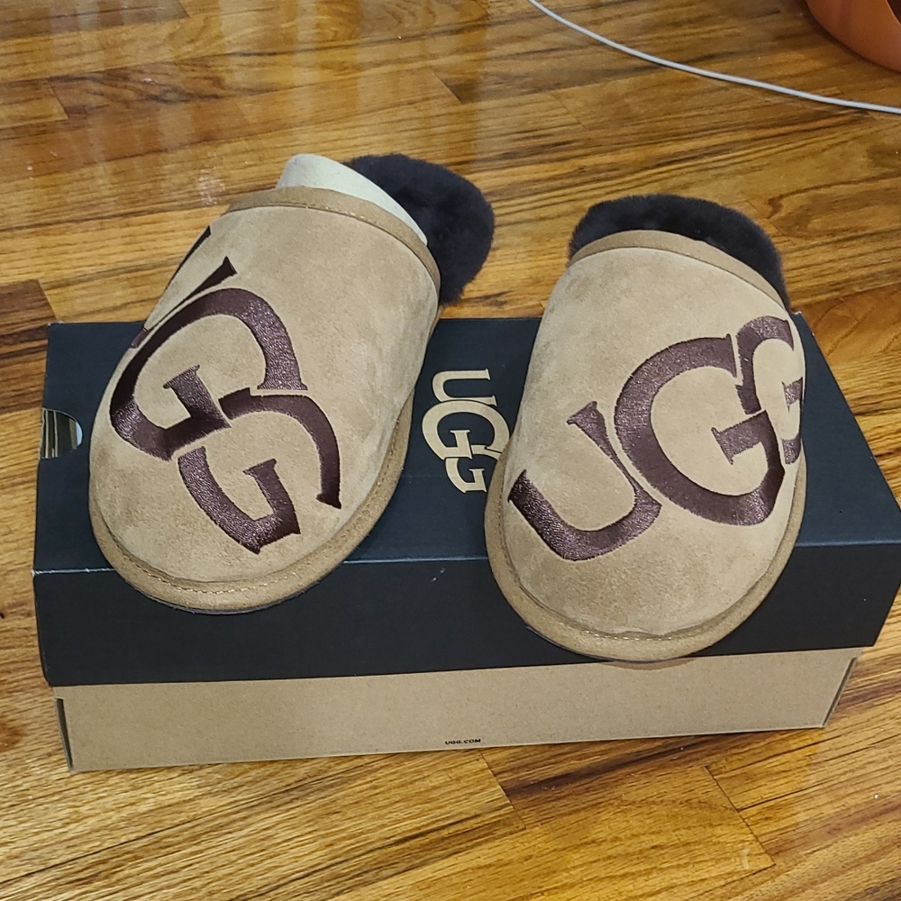 UGG SCUFF LOGO CHESTNUT /ESPRESSO SLIP ON SHEARLING SLIPPER